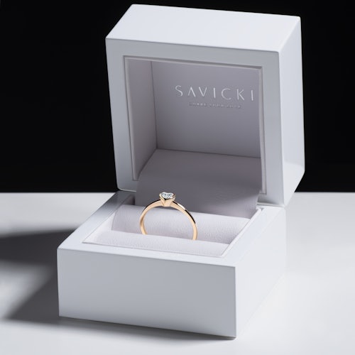 Pierścionek zaręczynowy Pure: złoty, diament w szlifie serce